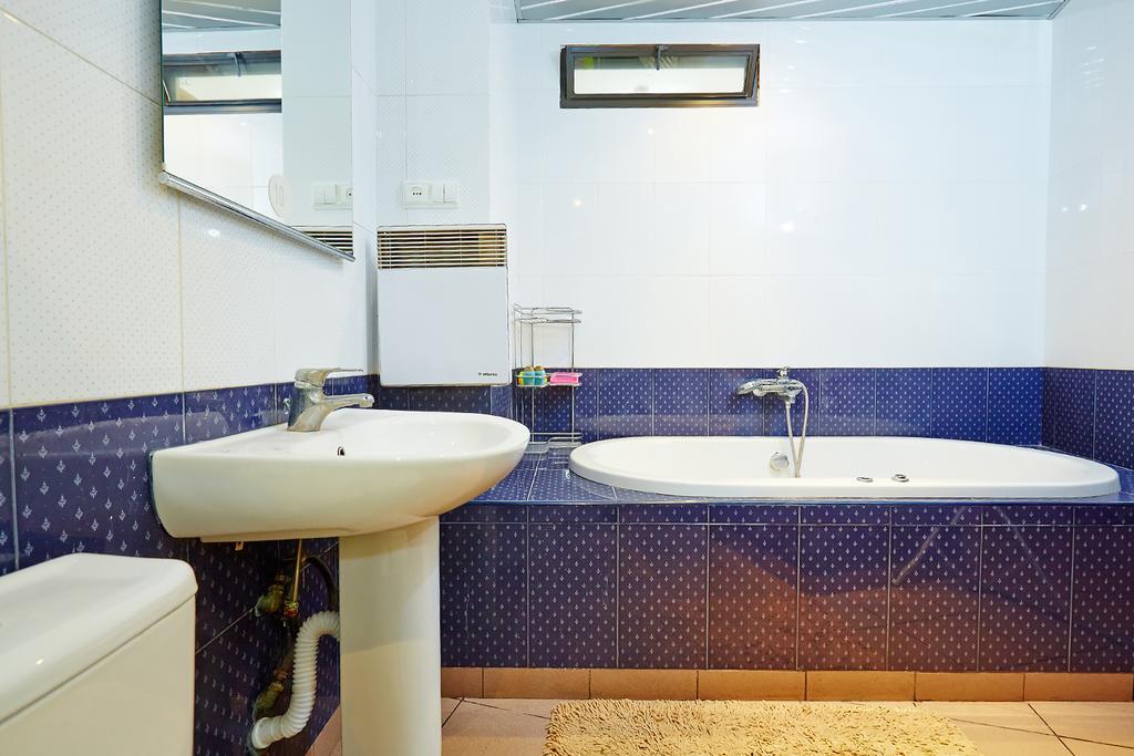 Apartment Deribasovskaya With Jacuzzi Odessa Eksteriør billede