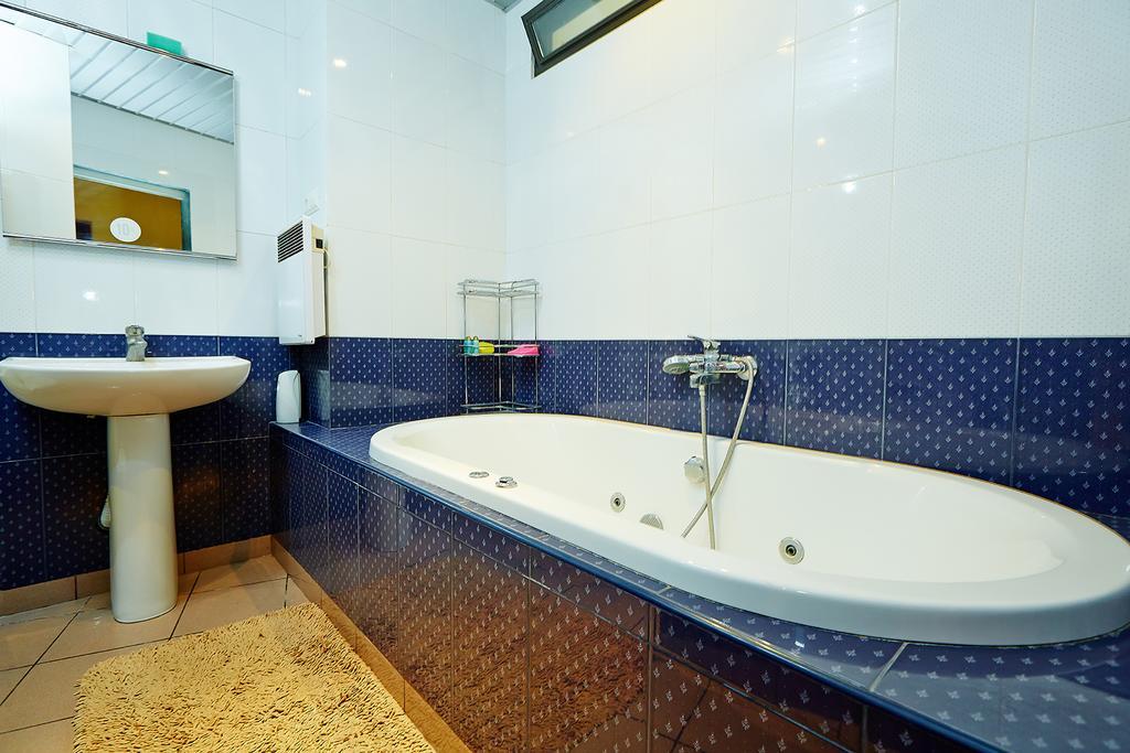 Apartment Deribasovskaya With Jacuzzi Odessa Eksteriør billede